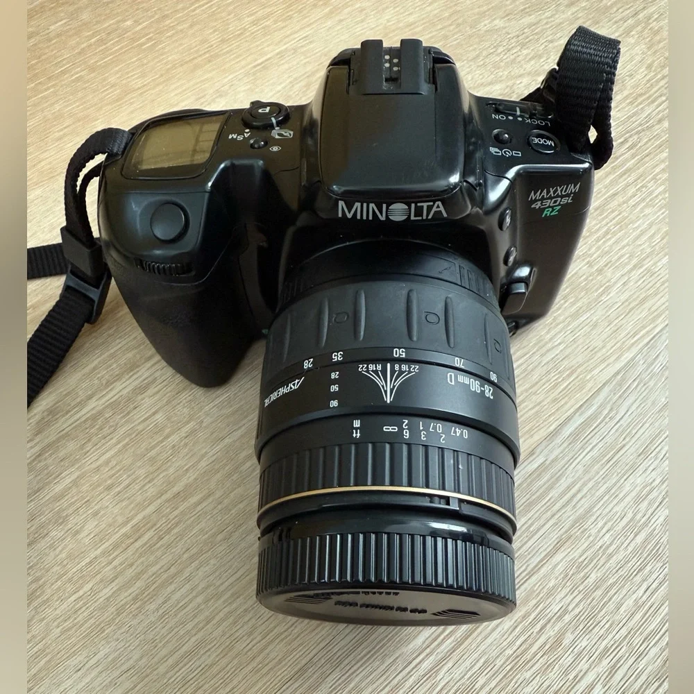 Minolta Maxxum 430si RZ 35mm SLR Film Camera Quantaray 28-90mm Lens and Kit